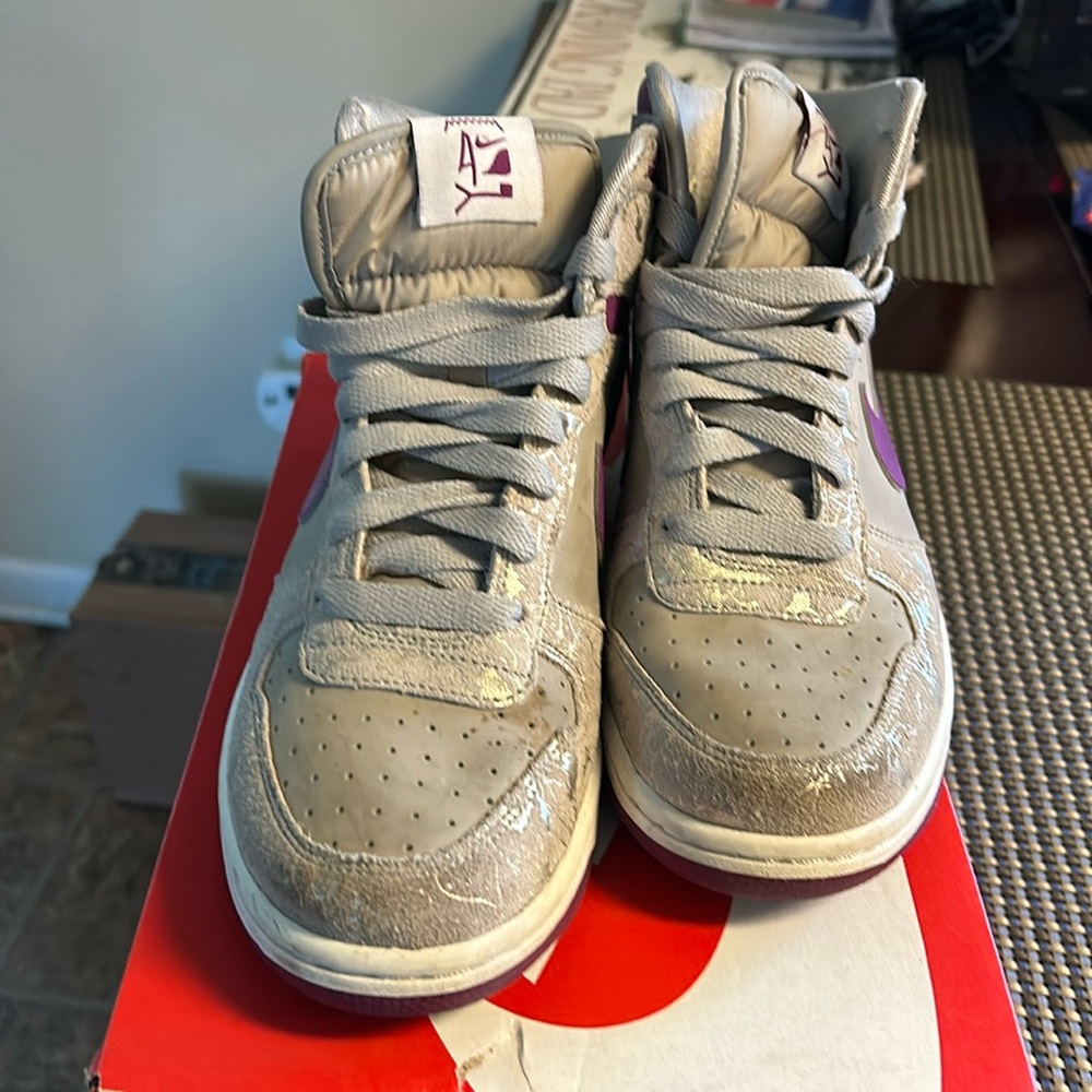 Women’s basketball shoe